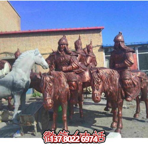 巨型騎士馬銅雕塑，點(diǎn)綴景區(qū)廣場(chǎng)