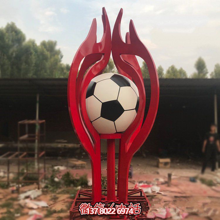 不銹鋼足球景觀雕塑，為戶外廣場(chǎng)提供美觀景觀