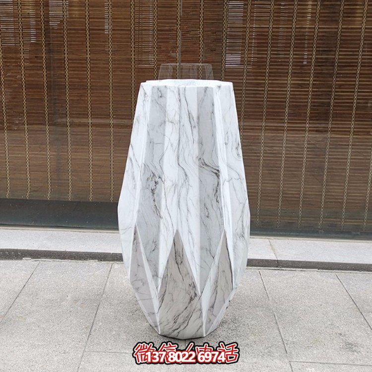 天然大理石雕刻花盆，為酒店裝飾添彩