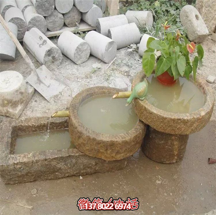 古老農(nóng)村石槽流水魚缸，傳統(tǒng)擺件裝飾景觀