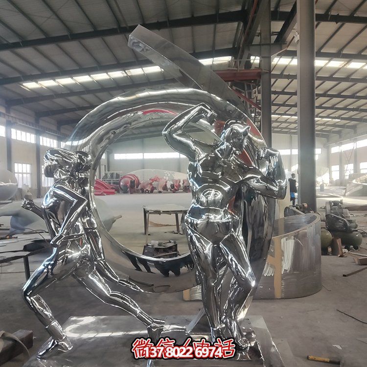 不銹鋼鏡面抽象雕塑，激發(fā)運動與園林景觀的靈感