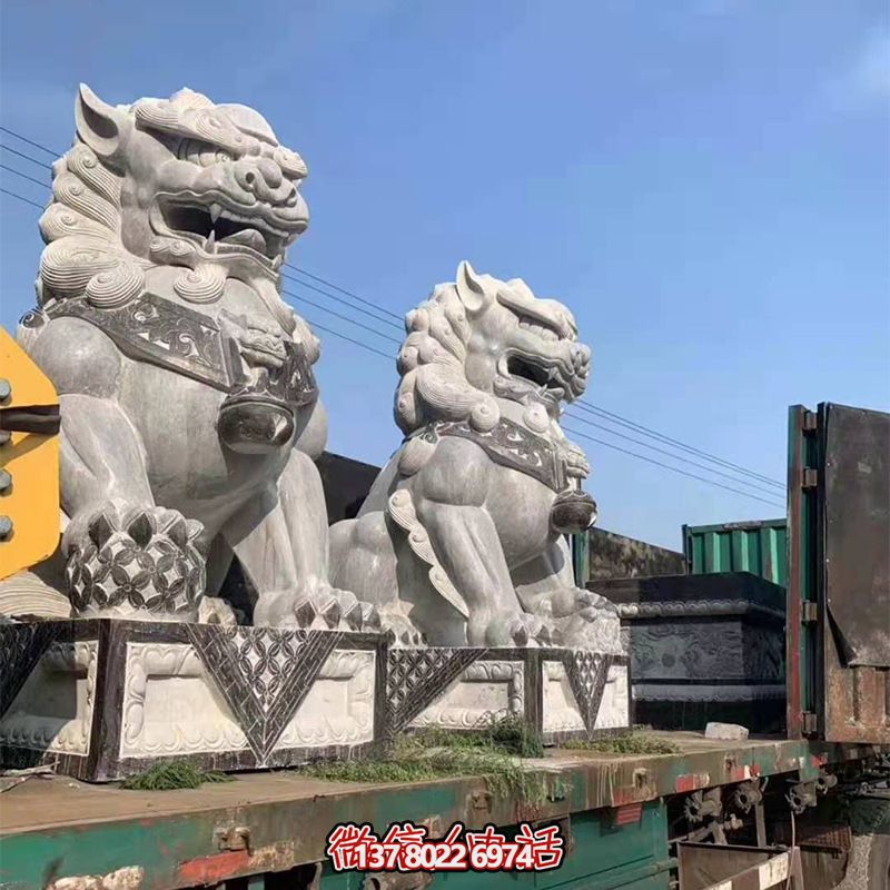 青石制大型仿真獅子雕塑，為鎮(zhèn)宅增添獨特魅力