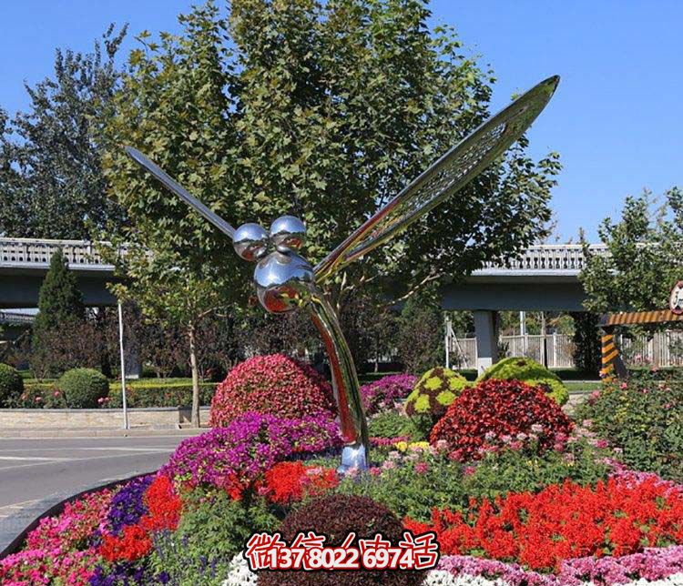 大型不銹鋼蜻蜓雕塑，給城市花園添彩
