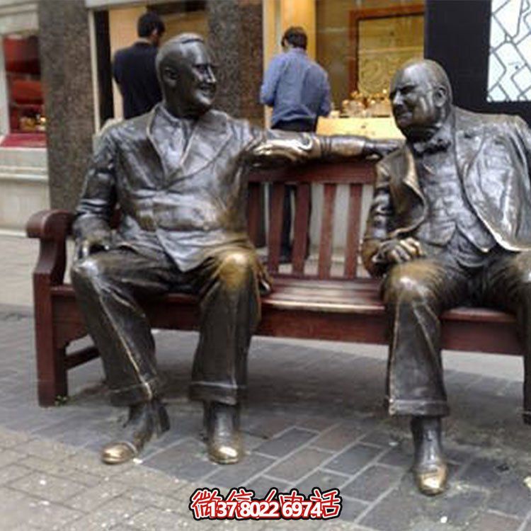 黃銅西方人物雕塑，讓街頭活躍起來