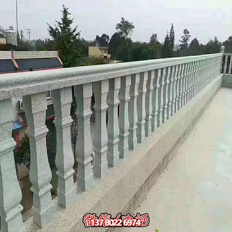 傳統(tǒng)的大理石護欄雕塑，為城市街頭和河道添彩