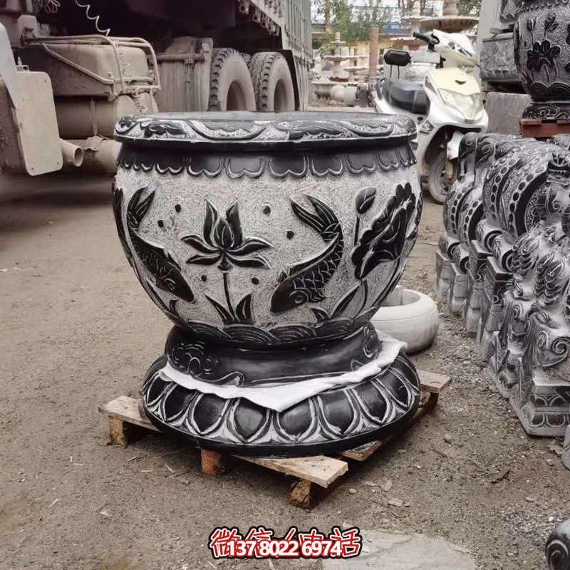雅致雙魚石雕花盆，為您的庭院增添藝術氣息