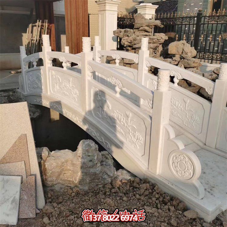 精美大理石雕刻欄桿，為景區(qū)公園拱橋添加裝飾美感和防護功能