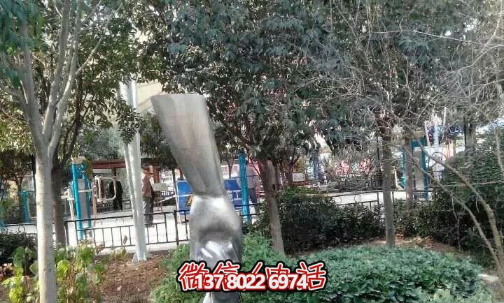 不銹鋼兒童雕塑——讓孩子們在學(xué)校里拉大手，拋光小手