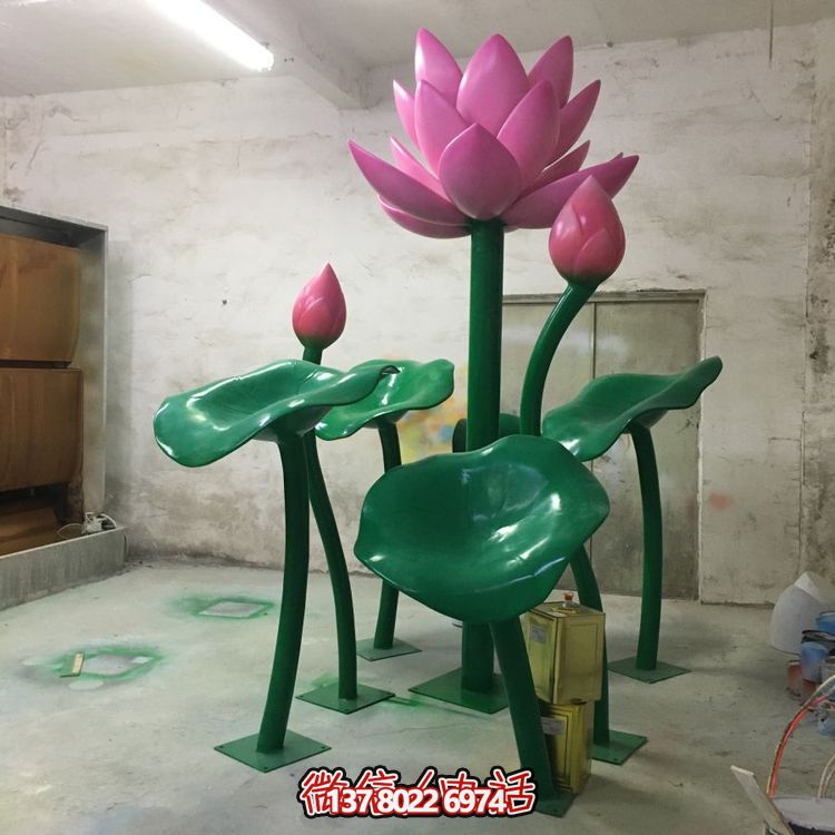 大型不銹鋼彩繪蓮花擺件，為游樂場、商場、戶外公園增色
