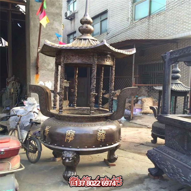 仿古寶蓋圓形香爐，擺放于寺廟、道觀等室內(nèi)