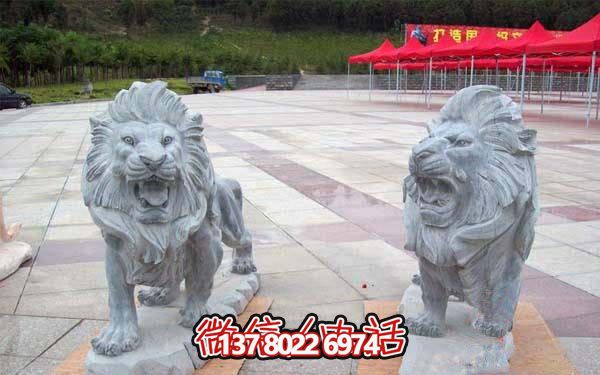 大型石雕獅子雕塑，給景區(qū)帶來濃厚的歷史氛圍