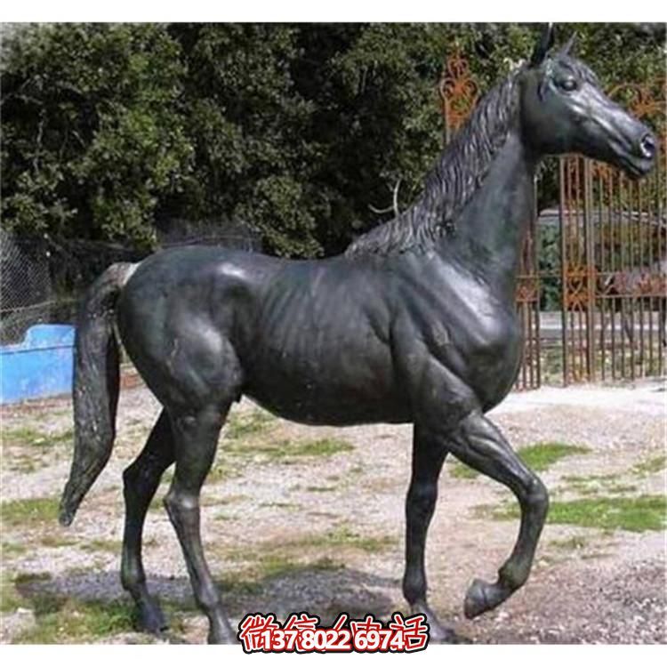 玻璃鋼仿銅馬雕塑，為園林廣場增添獨特魅力