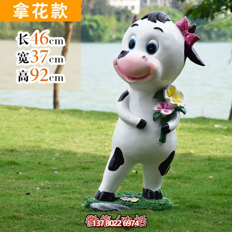 玻璃鋼牛雕塑，為景區(qū)增添點綴