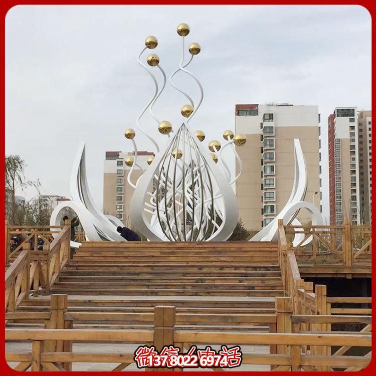 大型不銹鋼荷花雕塑，點綴美麗的景觀花園