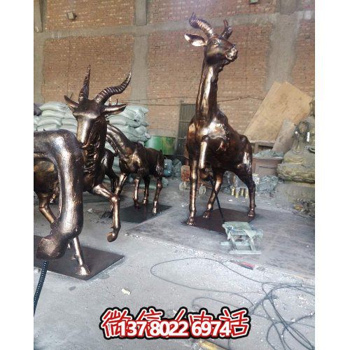 大型梅花鹿銅雕雕塑，裝點別墅小區(qū)