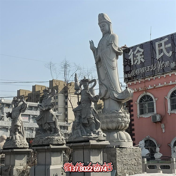 精美關(guān)公、佛像和石獅子雕刻，青石裝點(diǎn)美化廣場