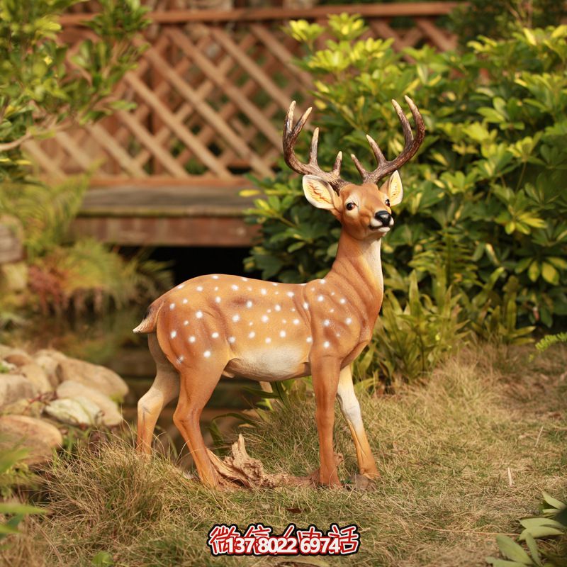 玻璃鋼彩繪梅花鹿雕塑，為庭院增添創(chuàng)意生活