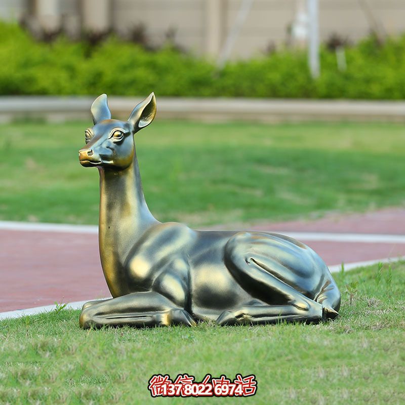 不銹鋼仿銅睡鹿雕塑，點(diǎn)綴戶外廣場(chǎng)草坪