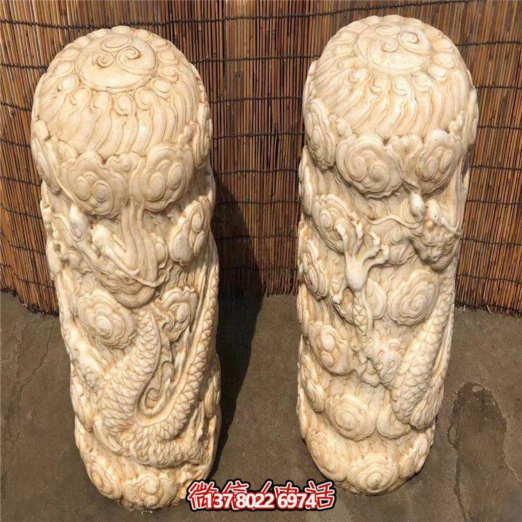 精美石柱浮雕擺件，添上龍庭院門口的濃濃文化氣息