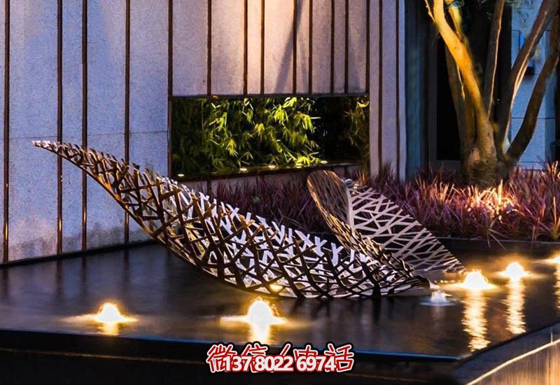 不銹鋼樹葉鏤空雕塑，給戶外和酒店環(huán)境帶來優(yōu)雅氣息