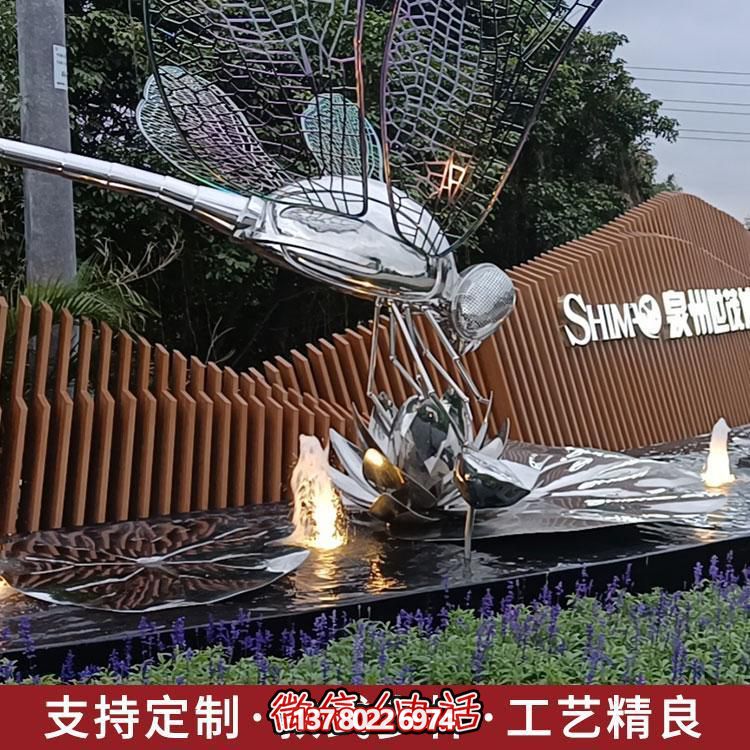 大型不銹鋼雕塑，為城市酒店、公園、商場及水景環(huán)境增添獨特景觀