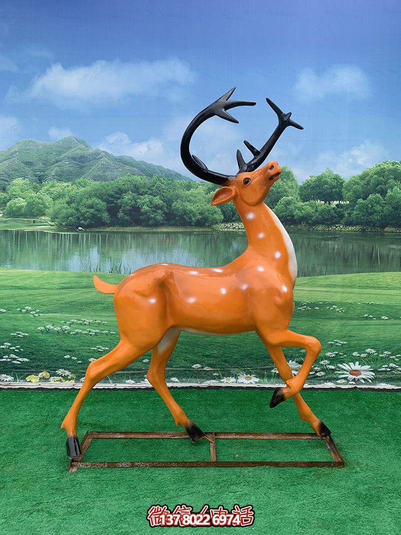 彩繪玻璃鋼雕塑梅花鹿——行走抬頭，點綴廣場街道