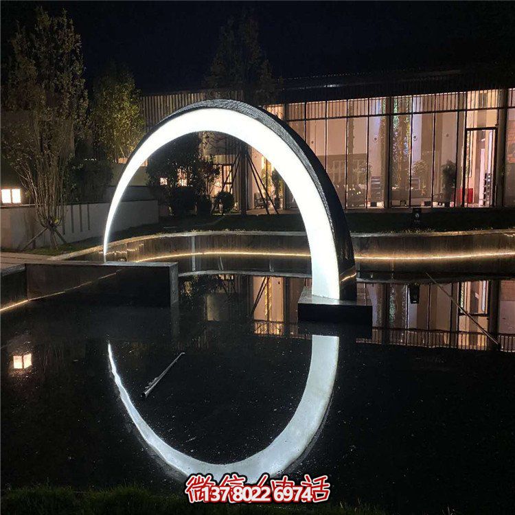 不銹鋼發(fā)光圓環(huán)雕塑，點亮戶外園林景觀