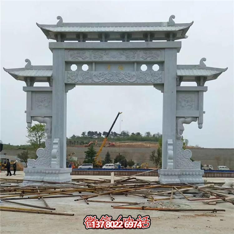 傳統(tǒng)工藝石雕牌坊，點(diǎn)綴鄉(xiāng)村美景