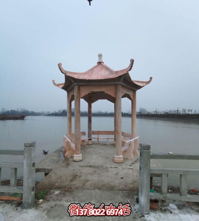 河邊大理石涼亭雕塑，欣賞晚霞紅