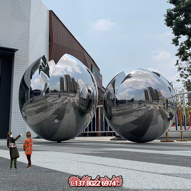 大型不銹鋼鏡面球體雕塑，為你的戶外空間增添獨(dú)特氣息