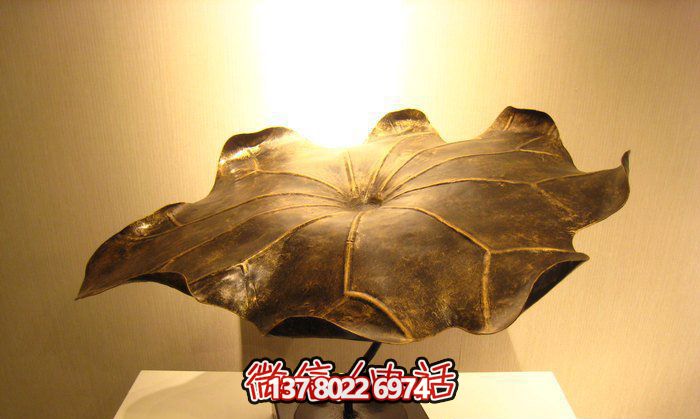精美銅雕荷葉雕塑，添彩廣場環(huán)境