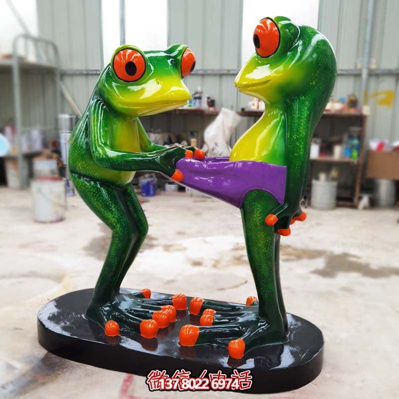 逗趣玻璃鋼青蛙雕塑，為景區(qū)增色不只