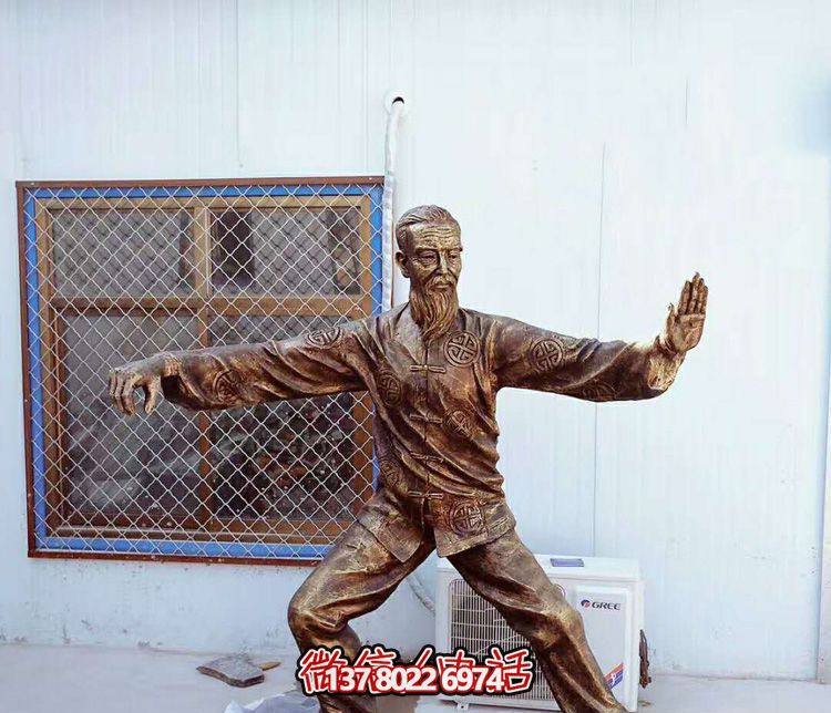太極拳老人銅雕，讓景區(qū)更加精彩