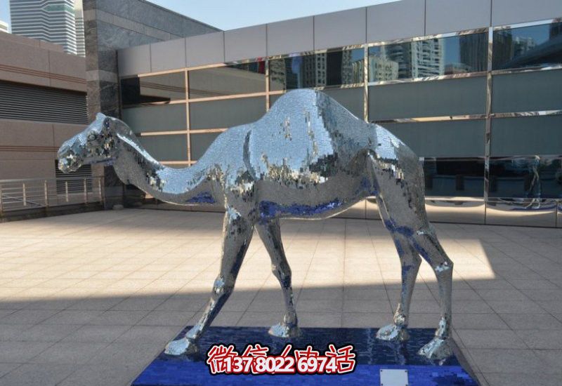 不銹鋼駱駝雕塑，為廣場(chǎng)添彩