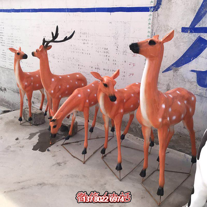 彩繪玻璃鋼雕塑鹿，靜謐優(yōu)雅完美綻放