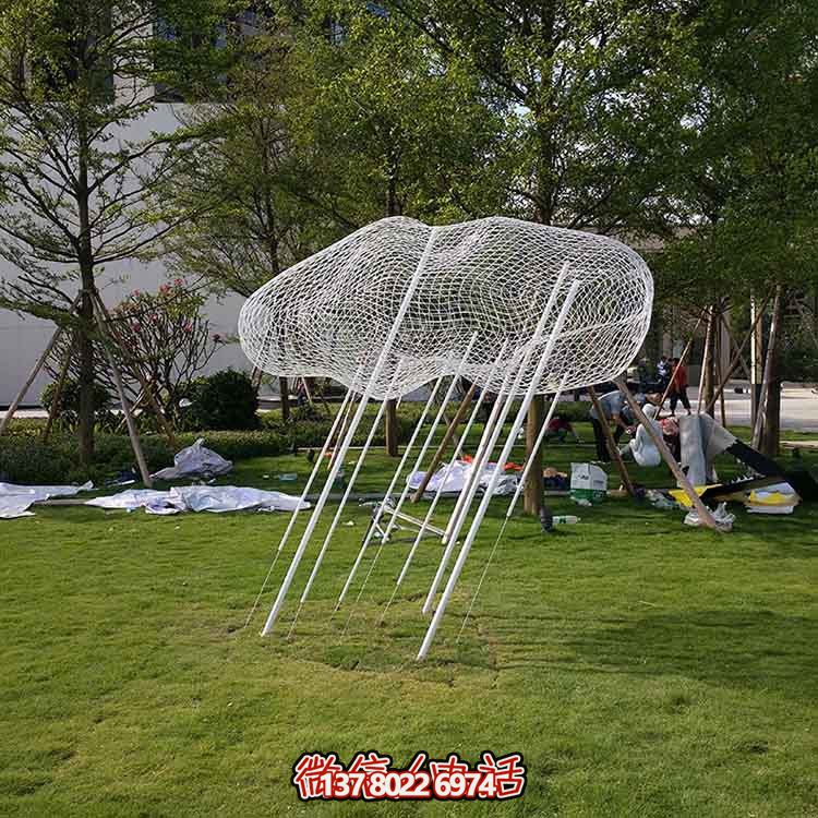 不銹鋼祥云雕塑，點綴美麗的戶外草坪