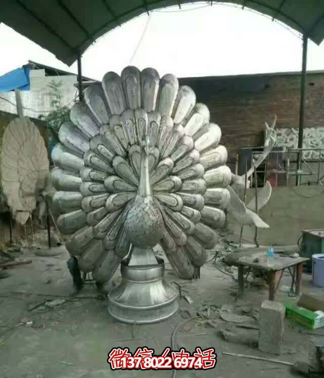 玻璃鋼孔雀雕塑，讓大型酒店里開屏舊的神韻