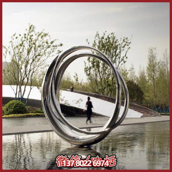 大型不銹鋼鏡面圓環(huán)擺件，點(diǎn)綴園林環(huán)境