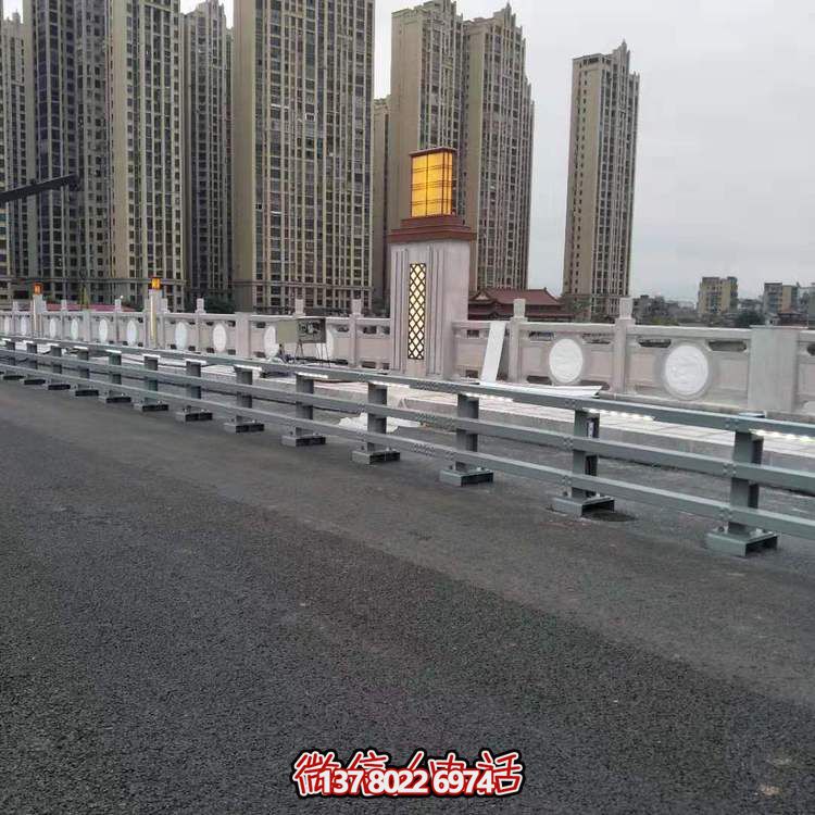 大理石護欄雕塑，為街道景觀帶來精美絕倫