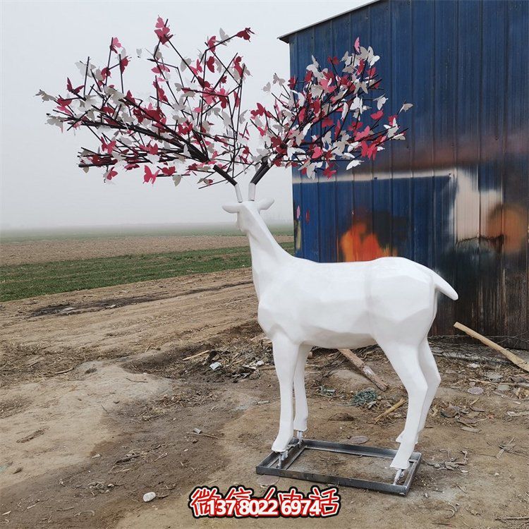玻璃鋼雕塑梅花鹿，為戶外園林景觀增添抽象美感