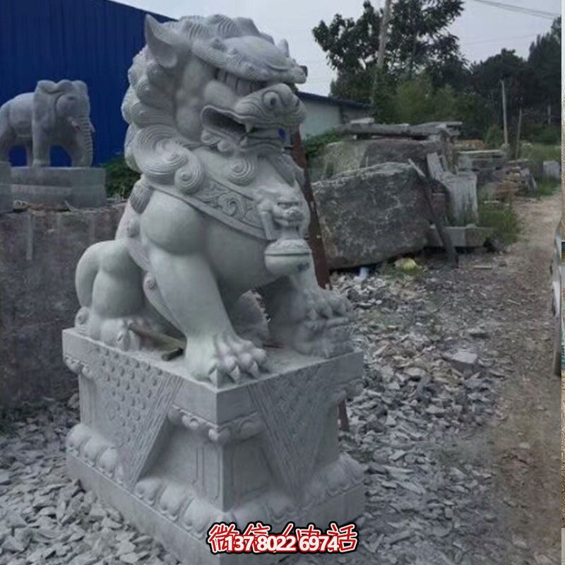 獅子雕塑鎮(zhèn)宅辟邪，美觀大方