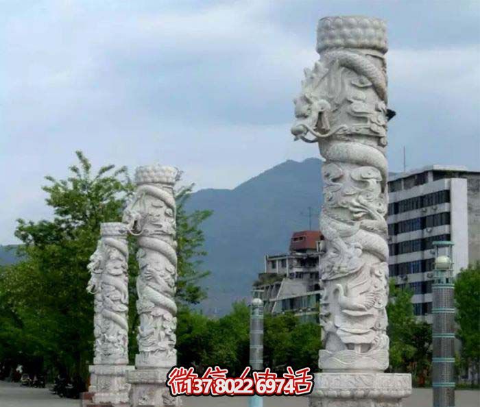集大理石、石雕、龍柱于一體的大理景觀廣場