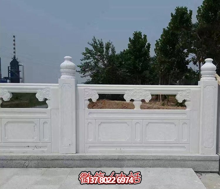 漢白玉鏤空石橋欄桿雕塑，為景區(qū)增添精彩