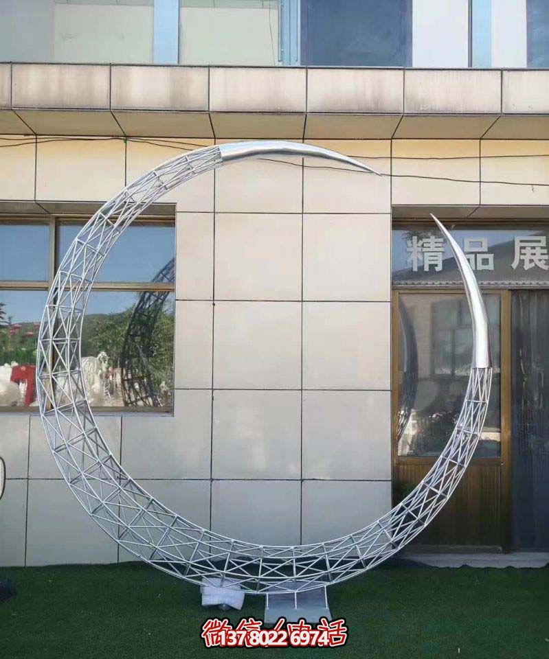 精致月亮雕塑，為您的別墅庭院增添美感