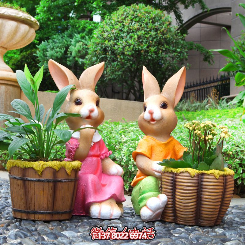 彩繪玻璃鋼兔子雕塑，點綴戶外公園裝飾