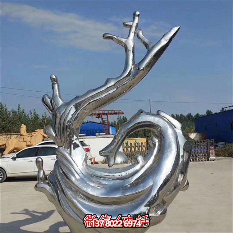 不銹鋼鏡面雕塑，為戶外廣場增添海浪般的浪花氣息