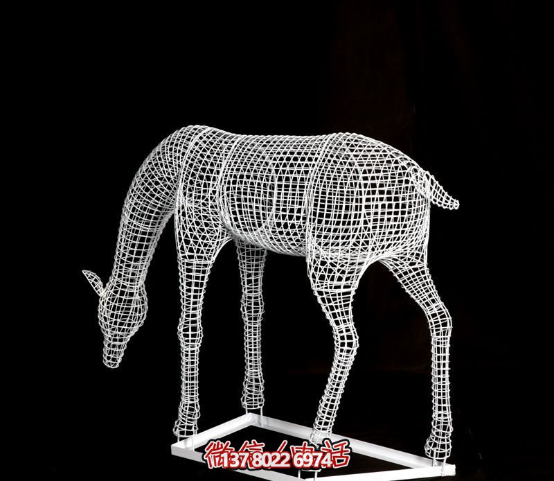 鐵藝梅花鹿雕塑，鏤空低頭更具韻味