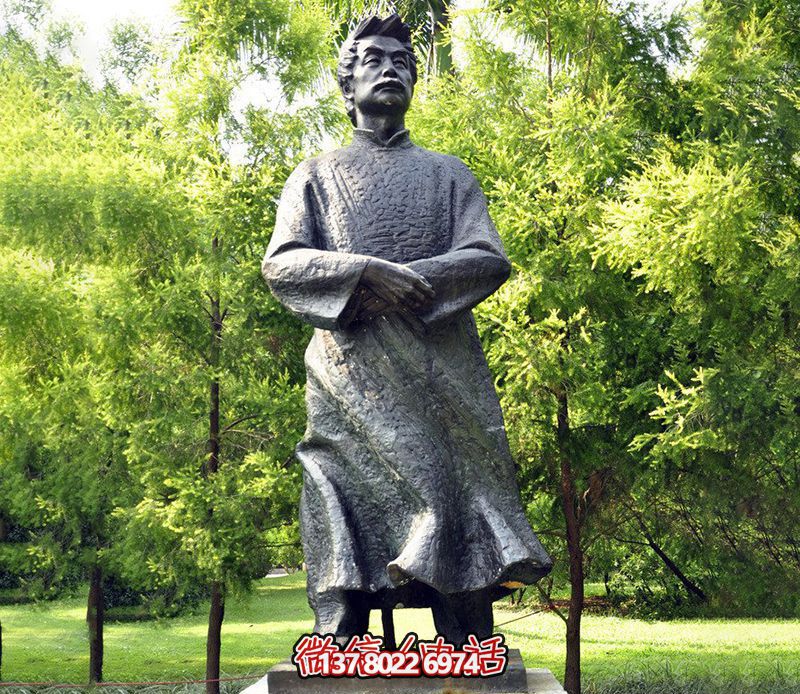 玻璃鋼魯迅人物雕塑，為公園景觀裝飾點(diǎn)綴