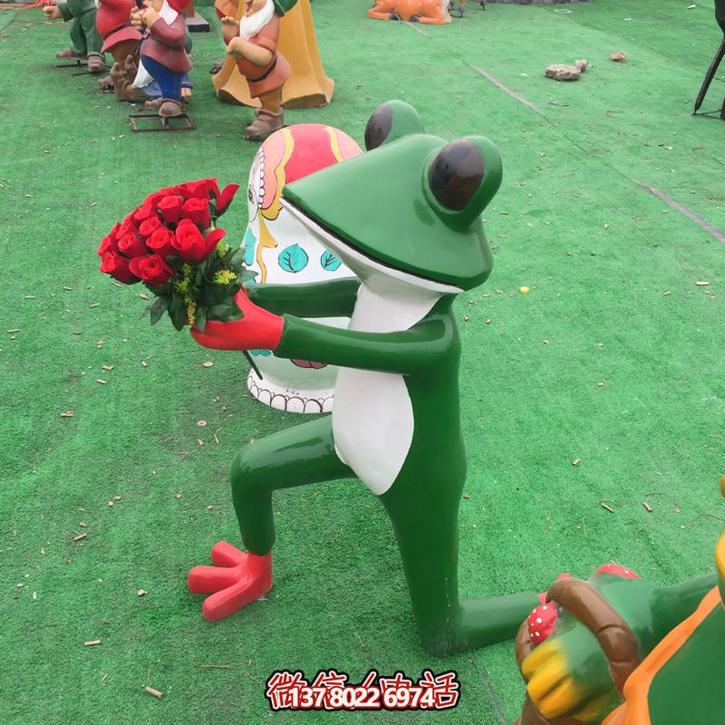 玻璃鋼雕塑，玫瑰青蛙拿玻璃公園裝飾