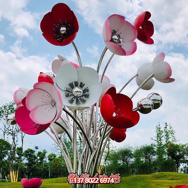 不銹鋼彩繪大型花朵雕塑，為景區(qū)廣場(chǎng)增添色彩
